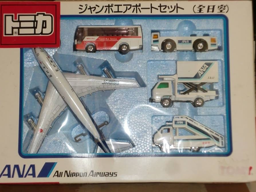 Amazon.co.jp: ○トミカ ジャンボエアポートセット ANA(全日空) : おもちゃ