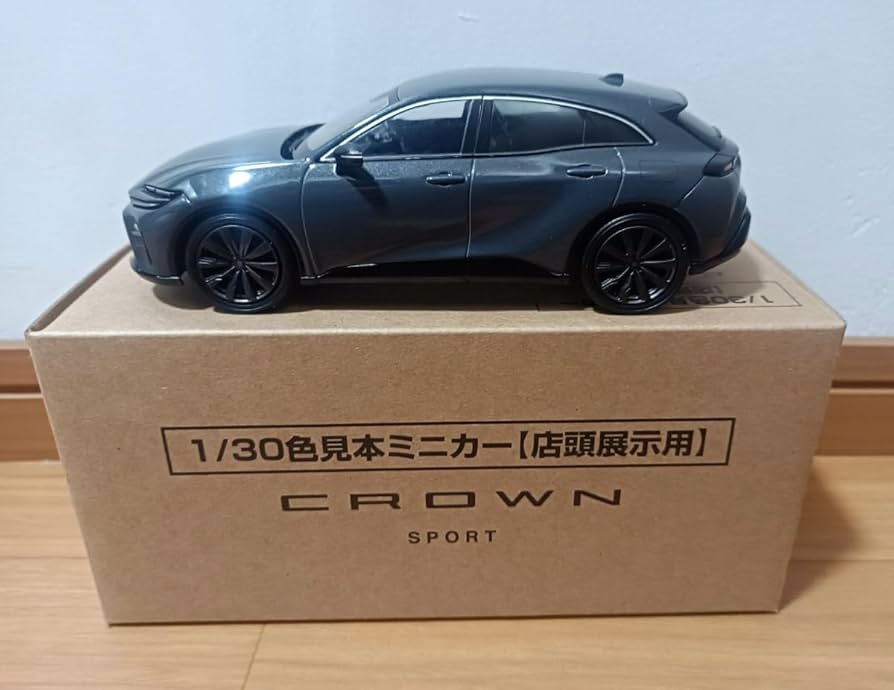 Amazon.co.jp: 新型クラウンスポーツ 1/30 カラーサンプルミニカー
