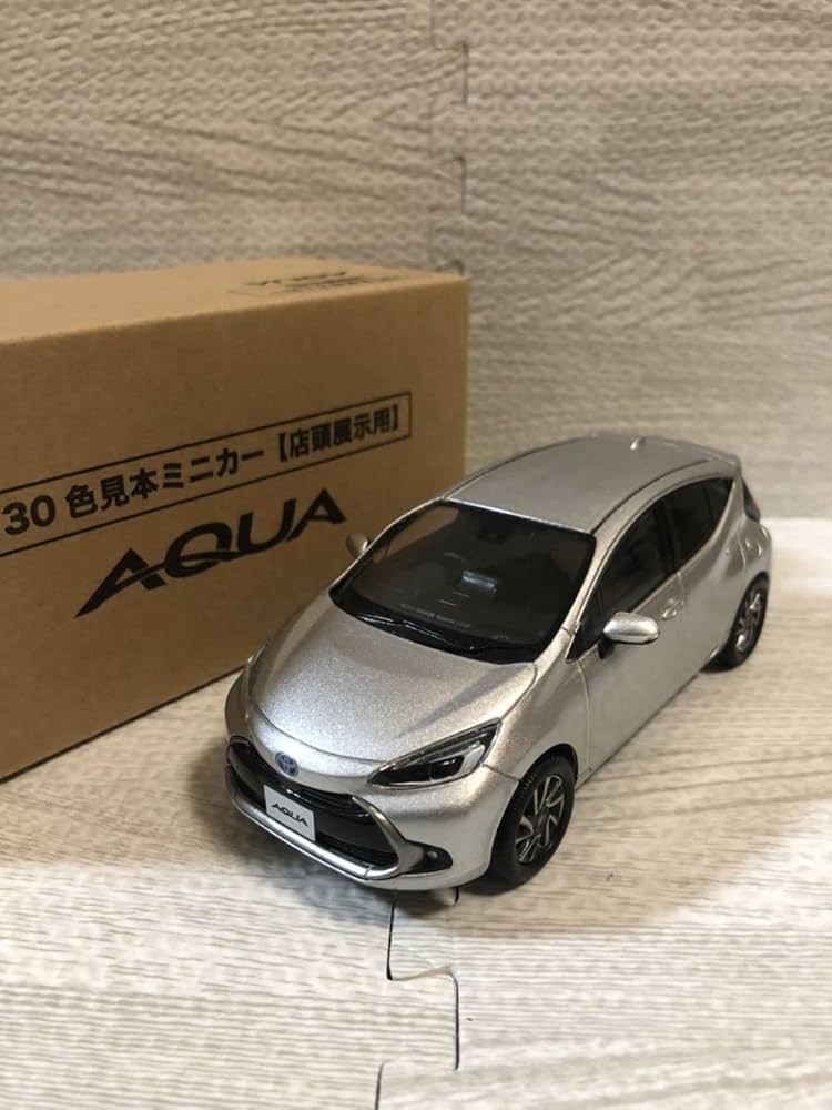 Amazon | 1/30 トヨタ 新型アクア AQUA カラーサンプル ミニカー