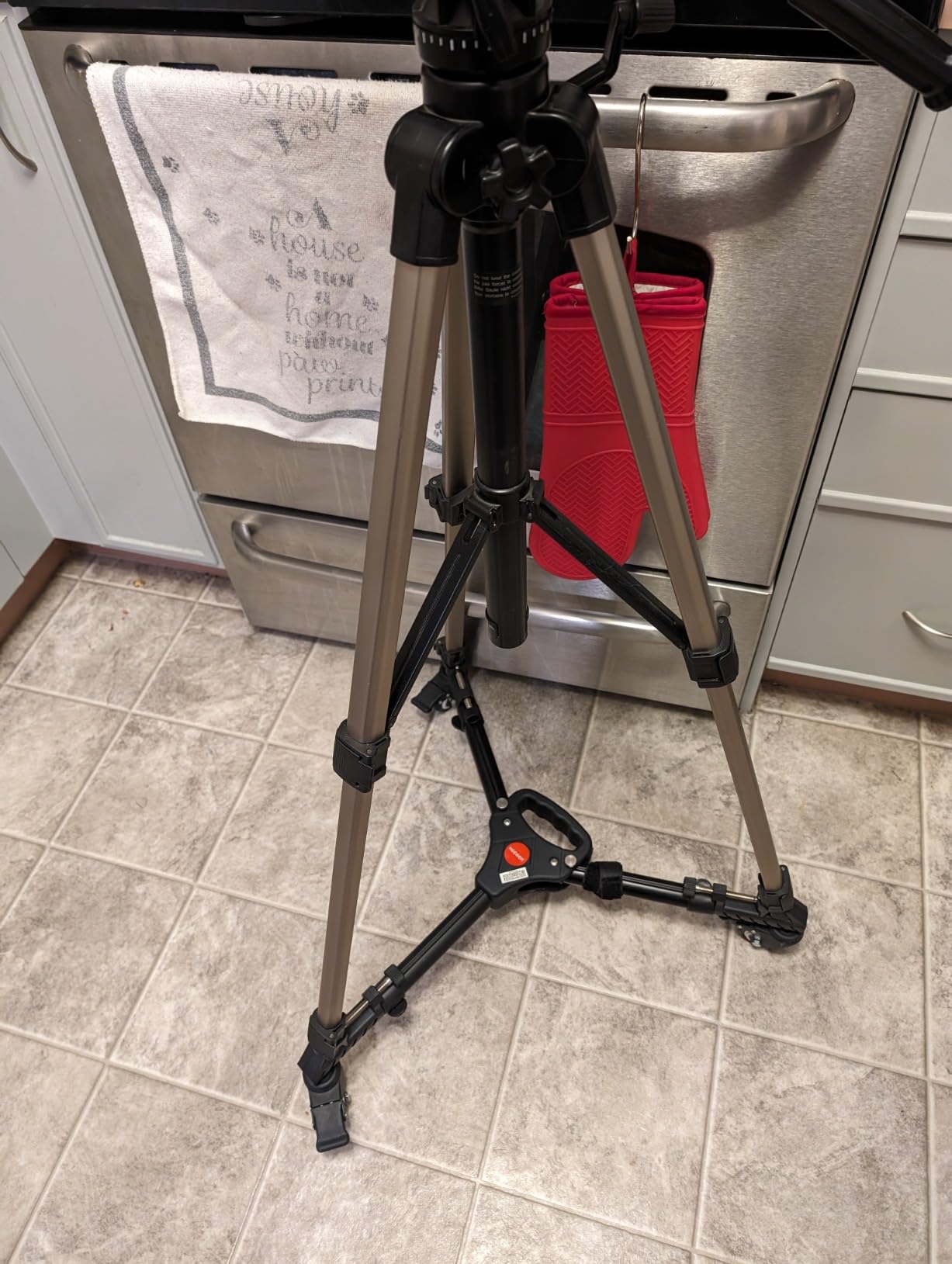 NEEWER NW-600 アップデート版 三脚ドリー – NEEWER.JP