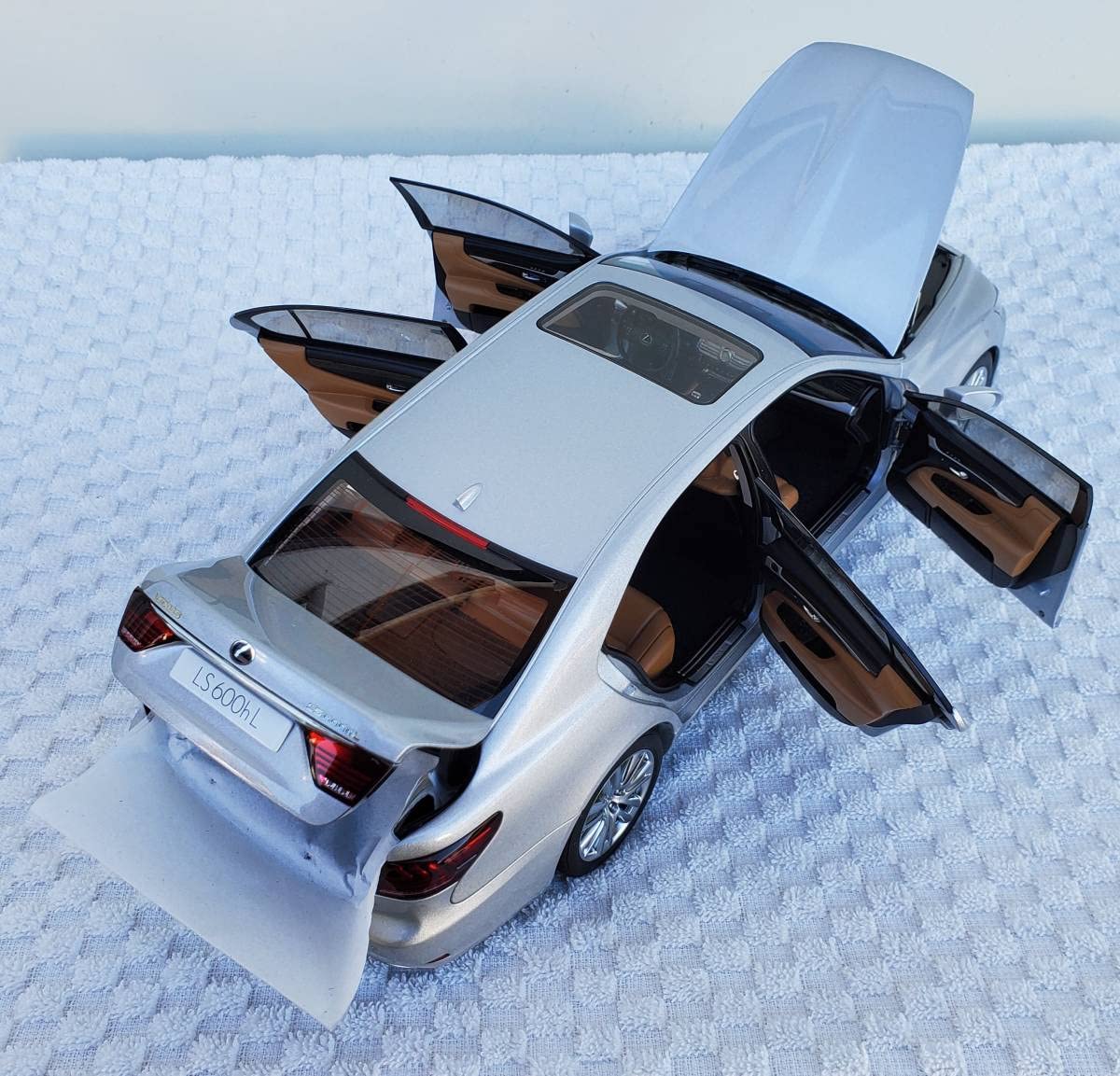 Amazon | Aa オートアート 1/18 レクサス LS600hL 4枚ドア、ボンネット