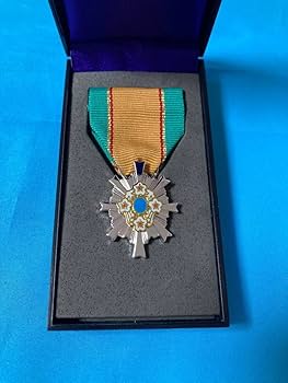 Amazon.co.jp: 自衛隊 第五級 防衛功労章第14号 防衛記念章