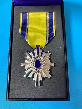 Amazon.co.jp: 『希少エラー品』自衛隊 第三級 防衛功労章 第7号 防衛