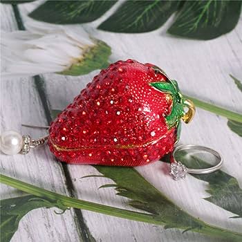 Amazon｜Waltz&Fいちご ジュエリーボックス クリスタル動物