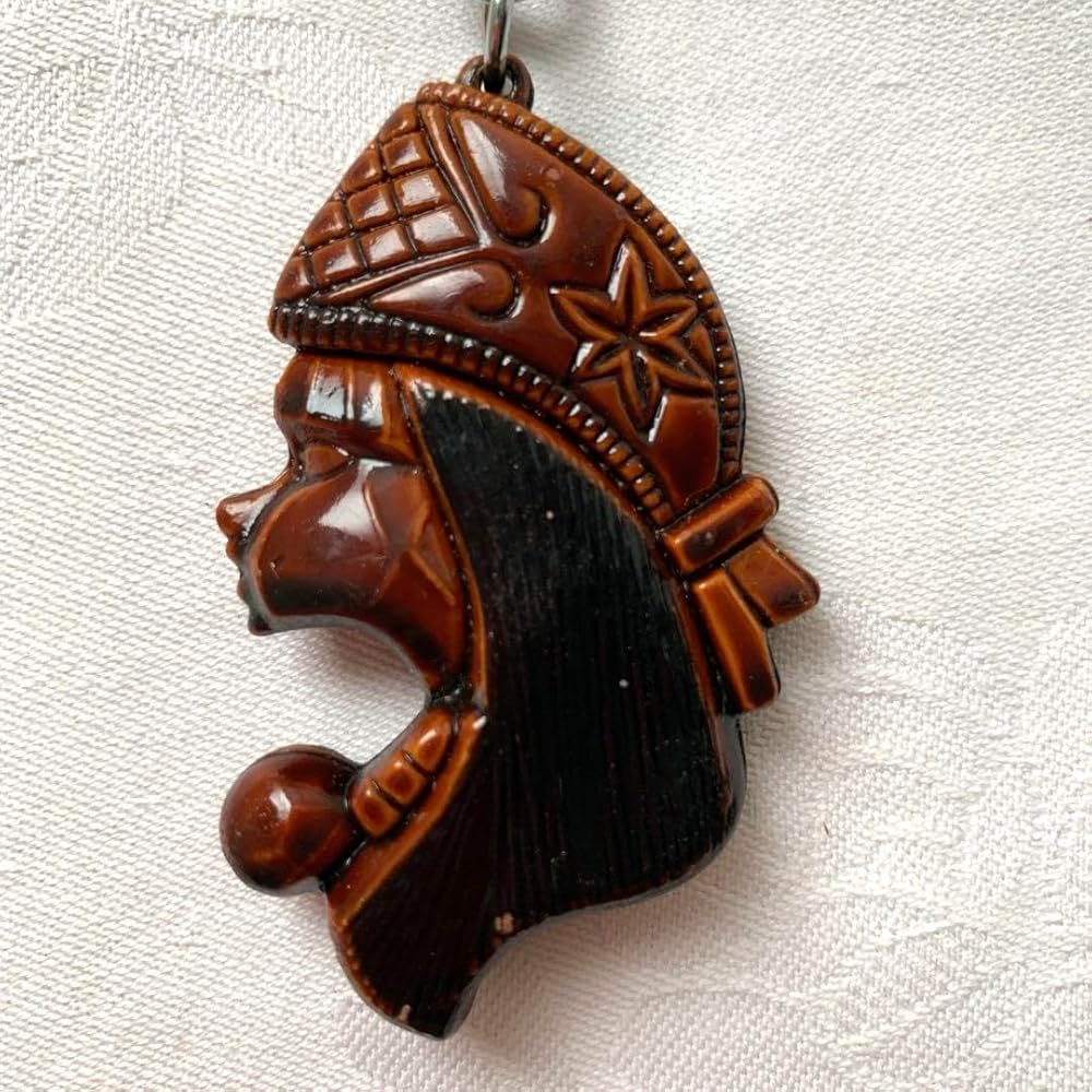 Amazon.co.jp: アイヌ 木彫り キーホルダー 女性 横顔 土産 北海道