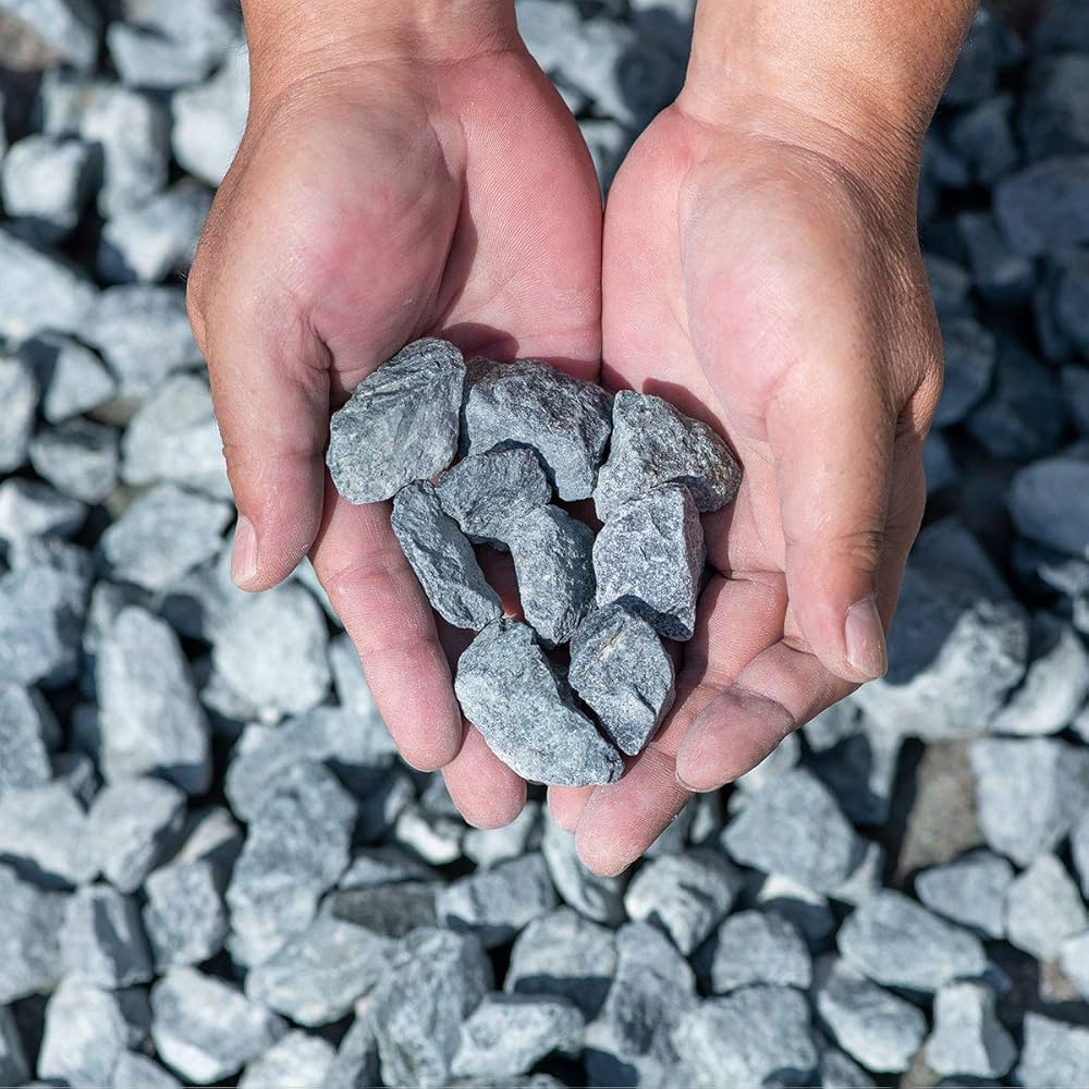 Amazon | 青砕石 20mm-30mm 40kg（20kg×2袋）【4号砕石】 静岡県産 | 砂利