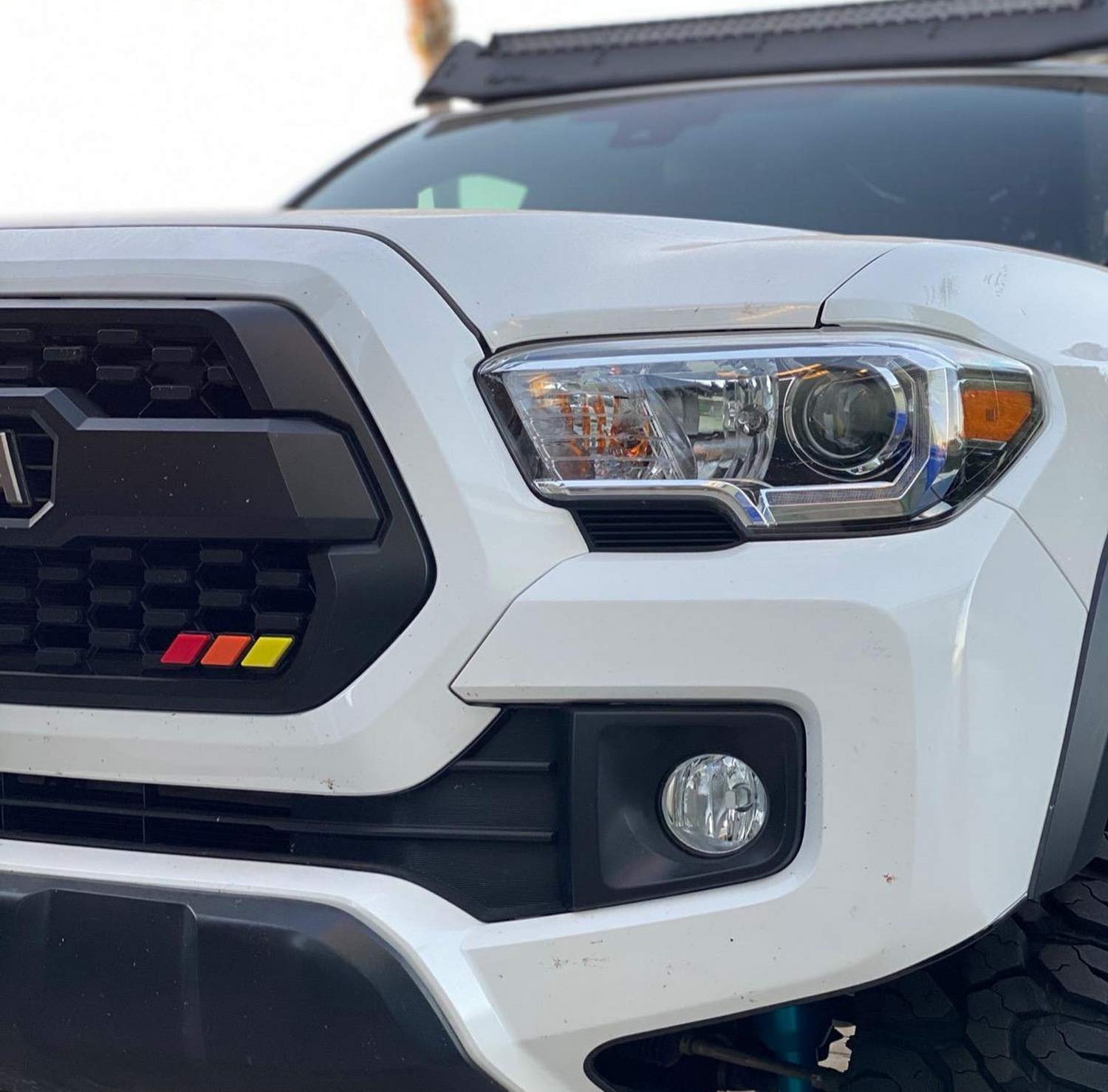 Amazon | iJDMTOY レトロ 3色 ストライプ グリル バッジ エンブレム