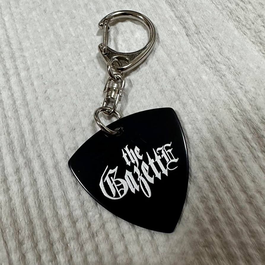 Amazon.co.jp: the GazettE ガゼット ロゴ入り ピックキーホルダー
