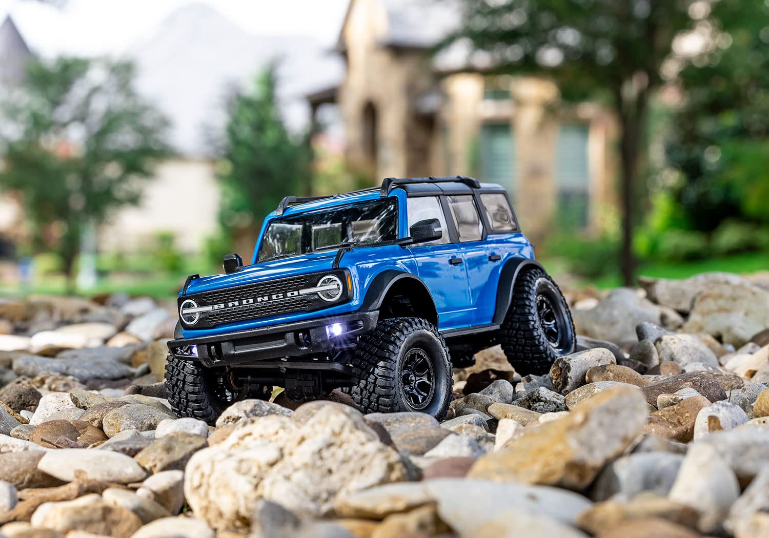 Amazon.co.jp: TRX-4M 4X4 クローラー フォードブロンコボディ付き