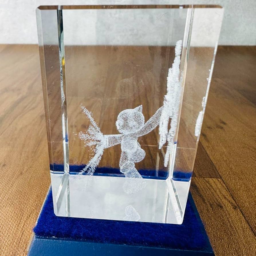 Amazon.co.jp: 300個限定 鉄腕アトム 3D クリスタル 置き物 vol.3 箱付