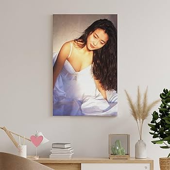 Amazon.co.jp: 中山美穂女優レトロ水着写真2ポスター キャンバス