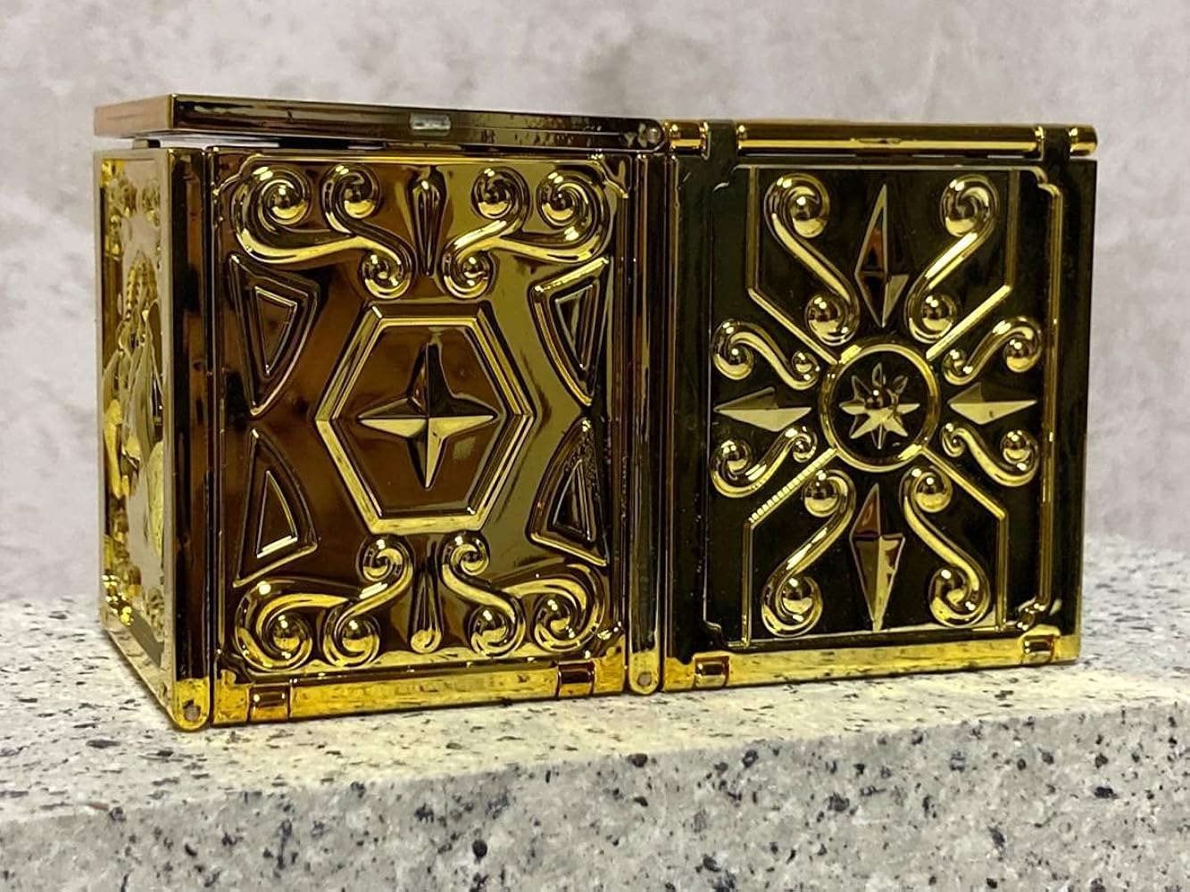 Amazon.co.jp: 聖闘士聖衣神話EX 黄金聖闘士 神聖衣 聖衣箱パンドラ