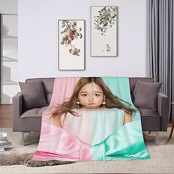 Amazon｜西野カナ ブランケット 毛布 ひざ掛け 掛け布団 シングル