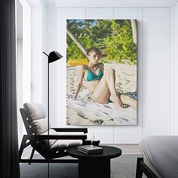 Amazon.co.jp: 内田理央有名人の写真のポスター878 キャンバスアート