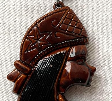 Amazon.co.jp: アイヌ 木彫り キーホルダー 女性 横顔 土産 北海道