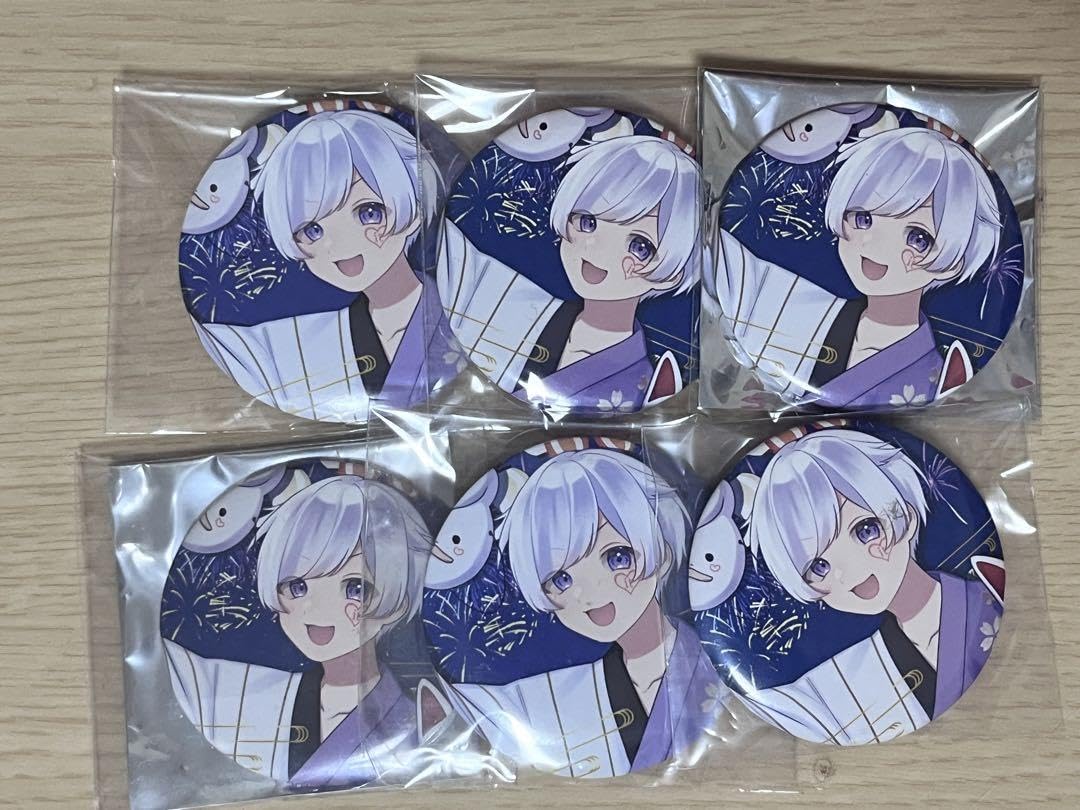 Amazon.co.jp: いれいす 初兎 恋時雨 缶バッジ : おもちゃ