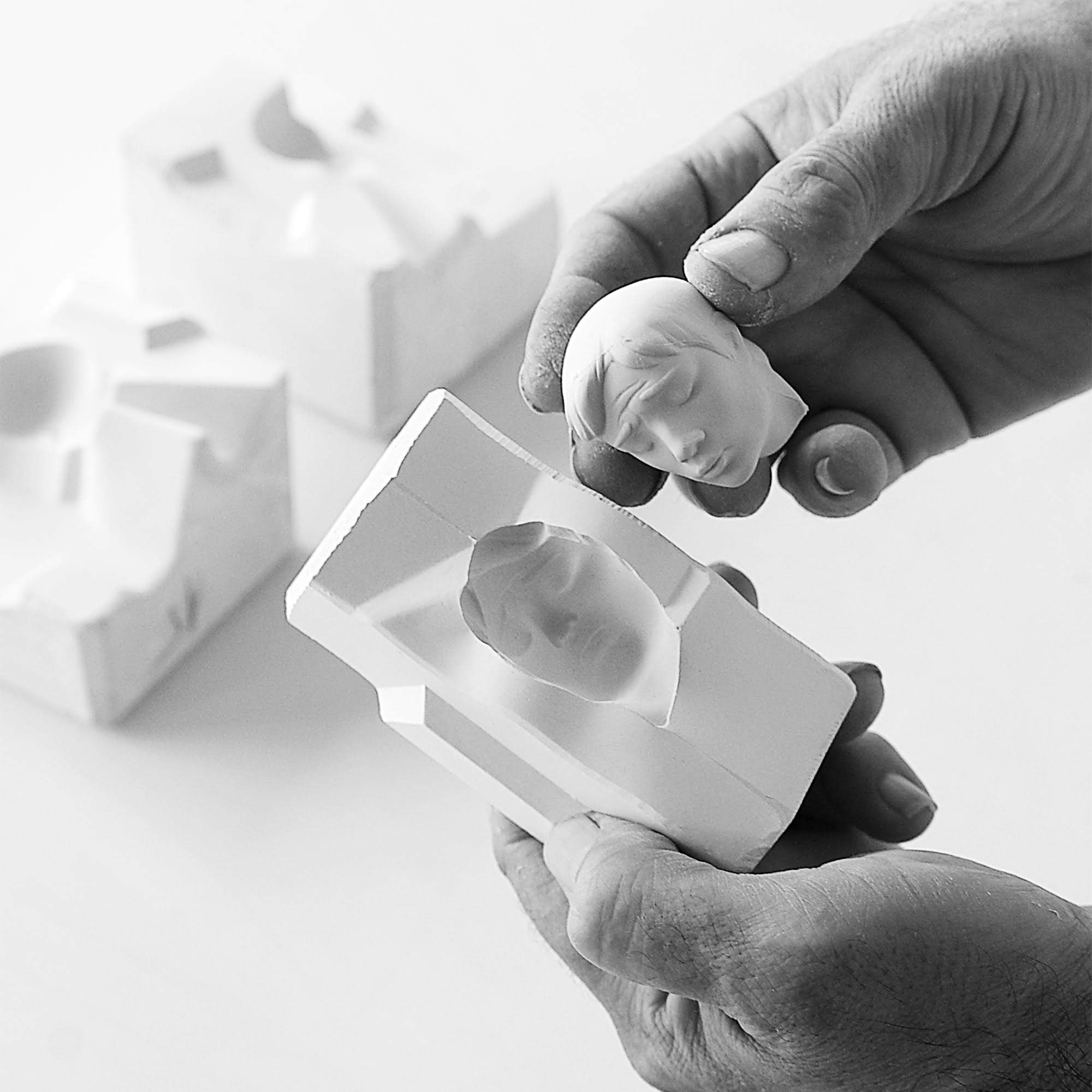 Amazon.com: NAO - Porcelain Figure ¡Hello Kitty Gets Married