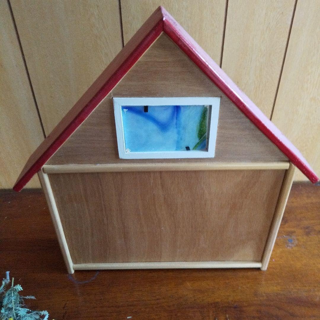 飾り棚とドイツの木のおもちゃ11点 ステンドグラスの窓付き 飾り棚と