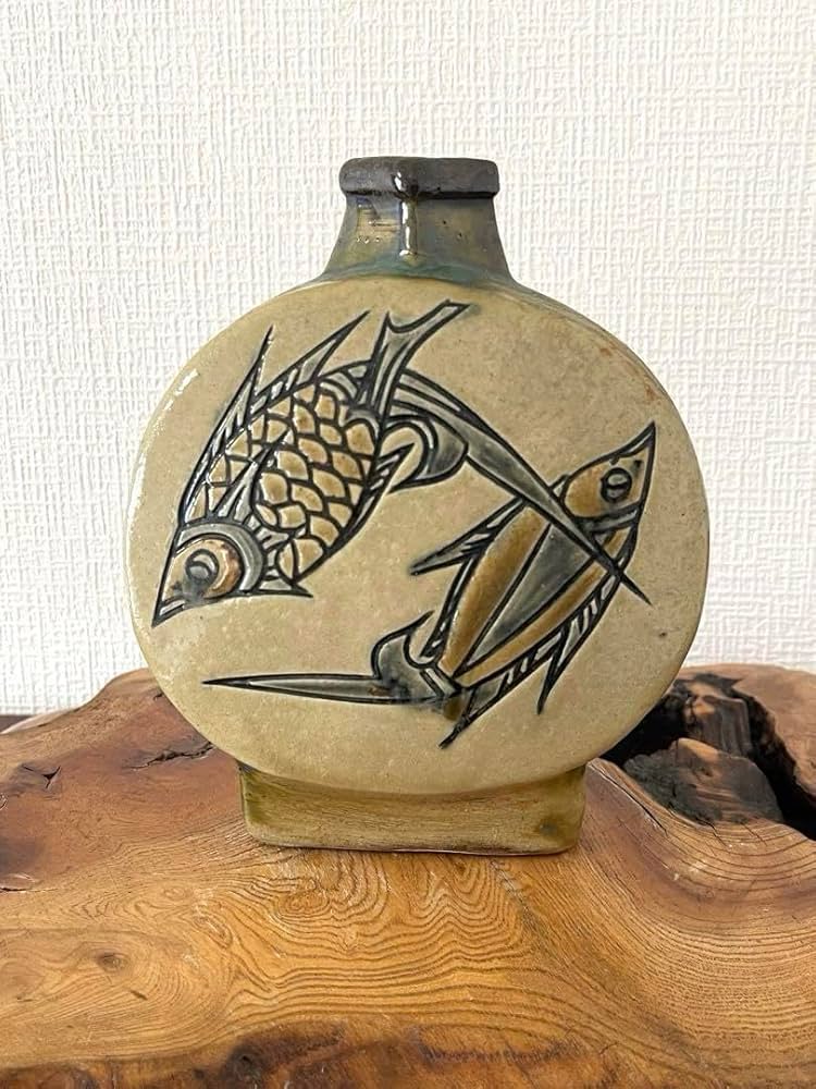 Amazon.co.jp: 壺屋焼 金城次郎長女 宮城須美子 魚紋花瓶 花入れ 沖縄