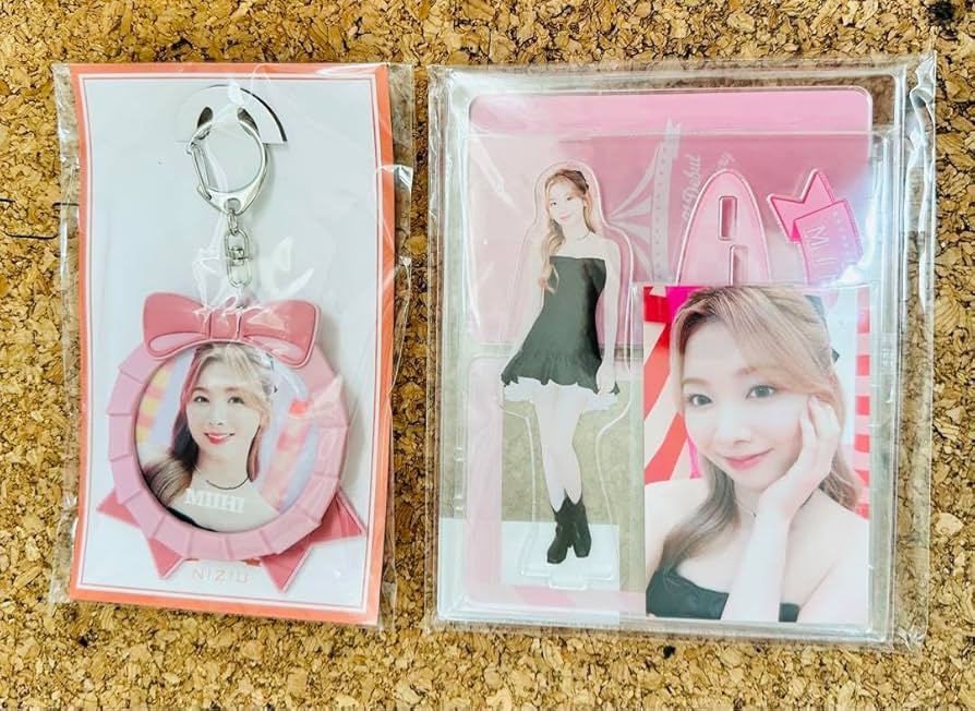 Amazon.co.jp: NiziU ミイヒちゃん 缶バッジ(ケース付き)アクリル