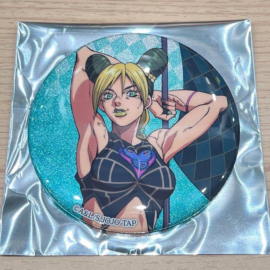 Amazon.co.jp: 空条徐倫 グリッター缶バッジ ジョジョワールドQ