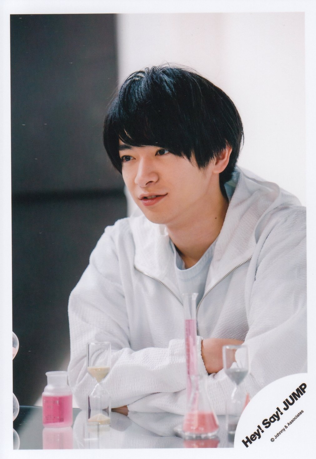 Amazon.co.jp: Hey! Say! JUMP 公式生写真（知念侑李）HC00097 : おもちゃ