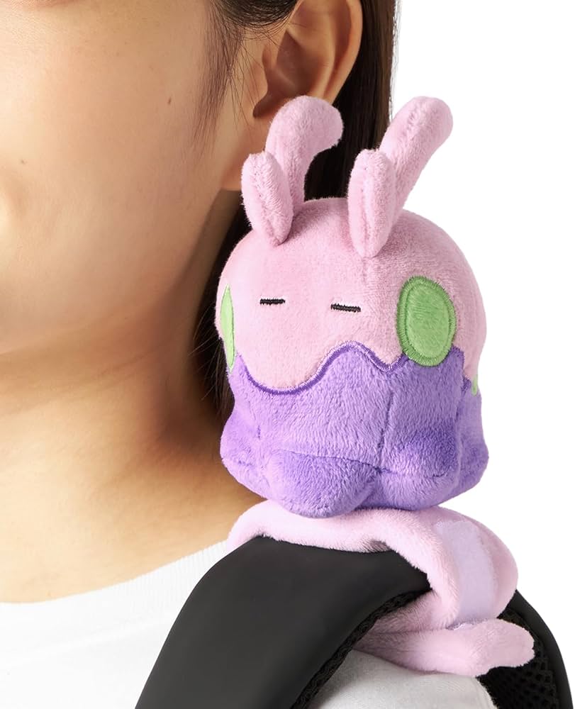 Amazon.co.jp: ポケモンセンターオリジナル 肩のせぬいぐるみ ヌメラ