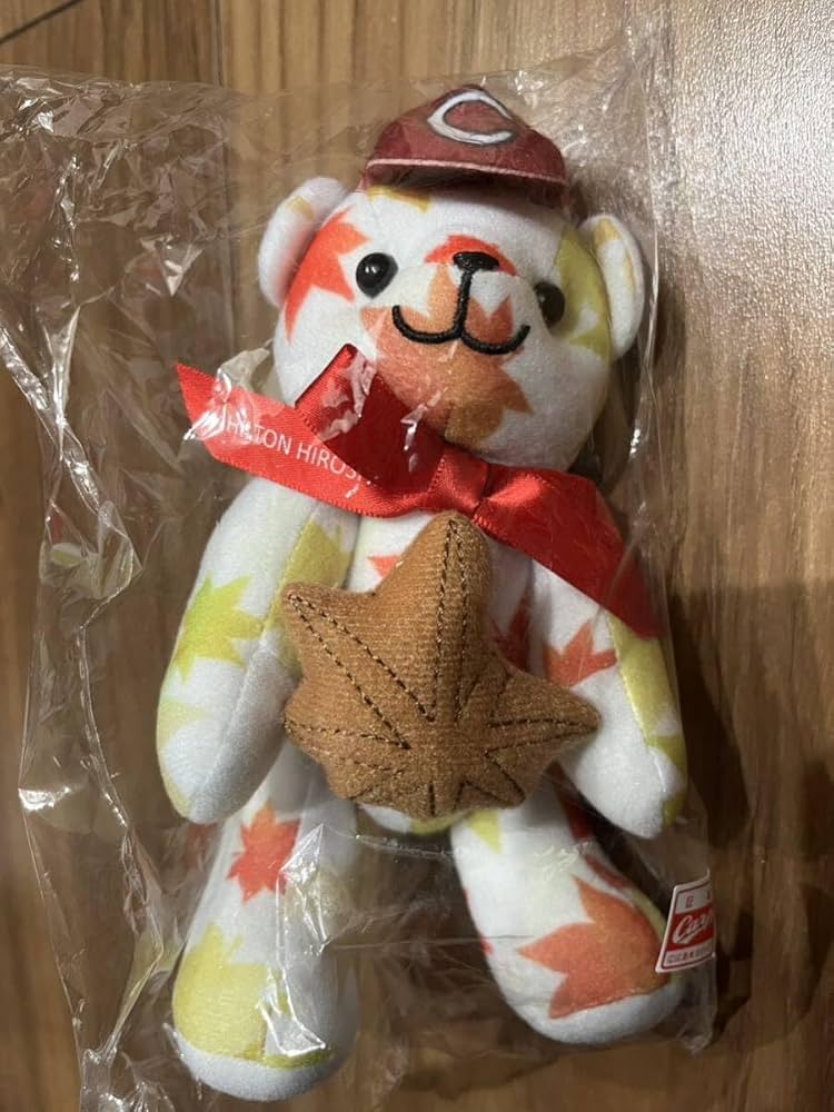 Amazon.co.jp: ヒルトン広島限定 カープ カープベア 1つ ぬいぐるみ