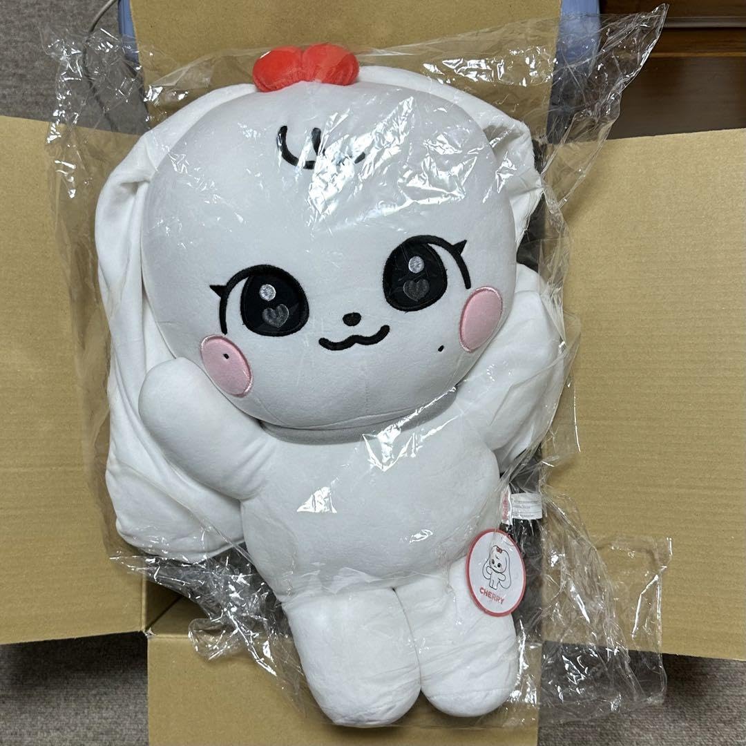 Amazon.co.jp: ive ウォニョン CHERRY minive メガクッション : おもちゃ