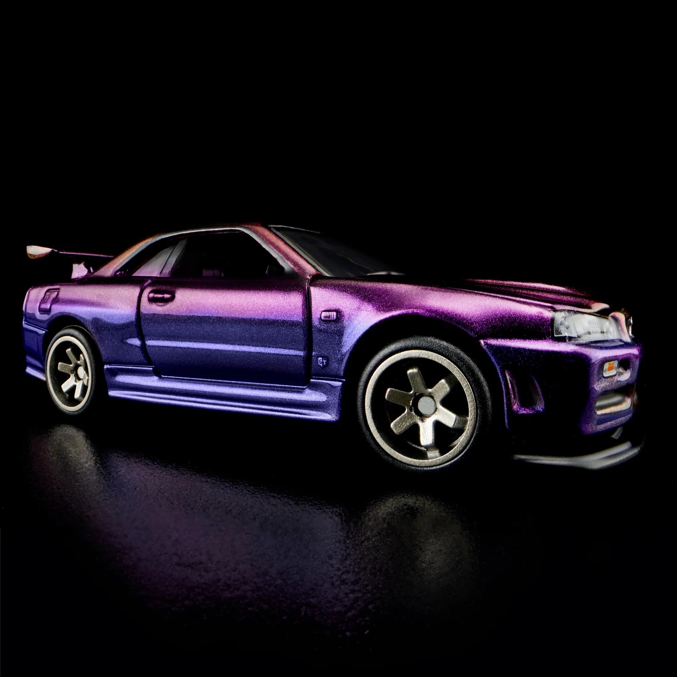 Amazon.com: Hot Wheels Nissan Skyline GT-R BNR34 Collectors RLC