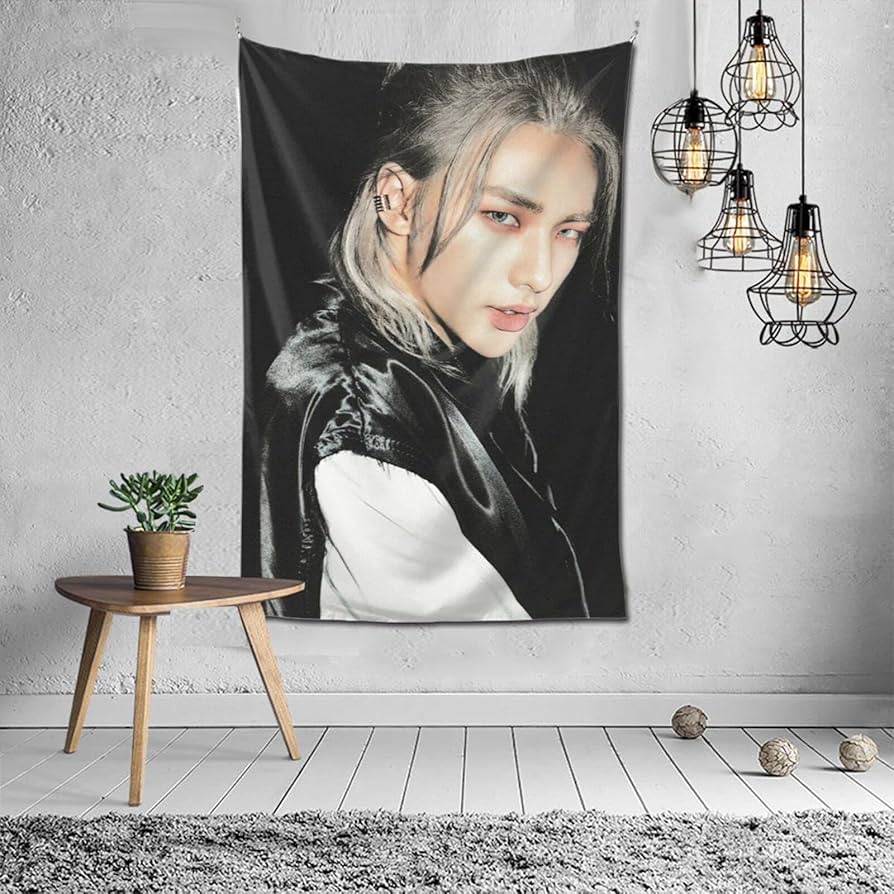 Amazon.co.jp: Stray Kids Hyunjin ヒョンジン(16) タペストリー 北欧