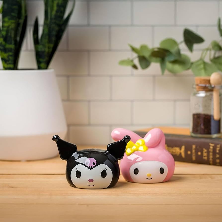 Amazon.com: Silver Buffalo Sanrio Hello Kitty and Friends My