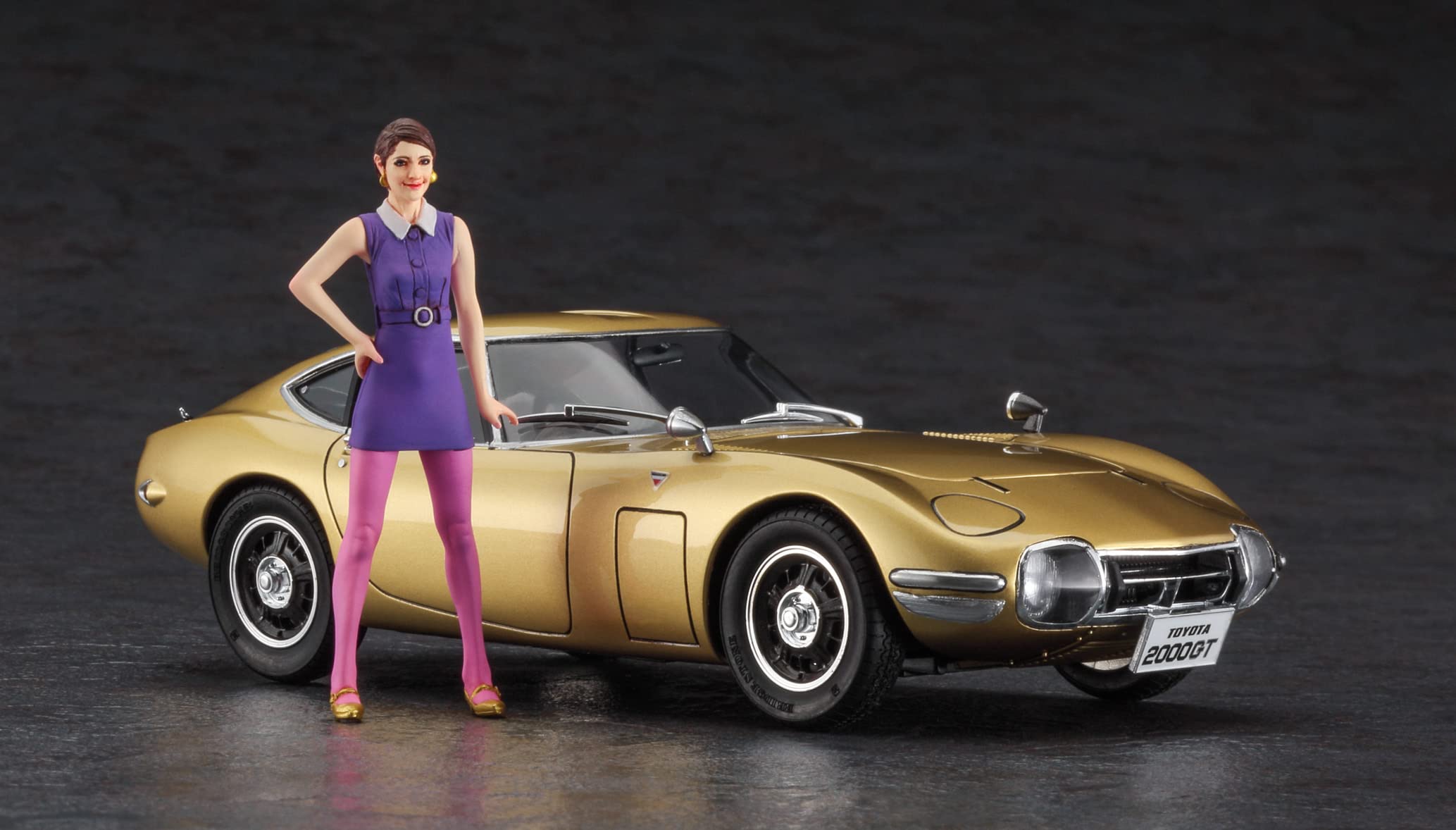 Amazon.com: Hasegawa SP533 1/24 Toyota 2000 GT Gold w/ 60's Girls