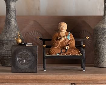 Amazon｜木造 弘法大師 坐像 身丈2寸（木製：桧 彩色仕上）仏師－藤田