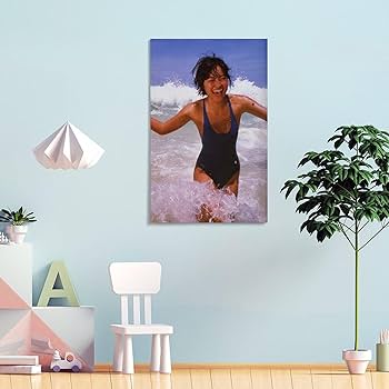 Amazon.co.jp: 中山美穂女優レトロ水着写真ポスター クール ポスター