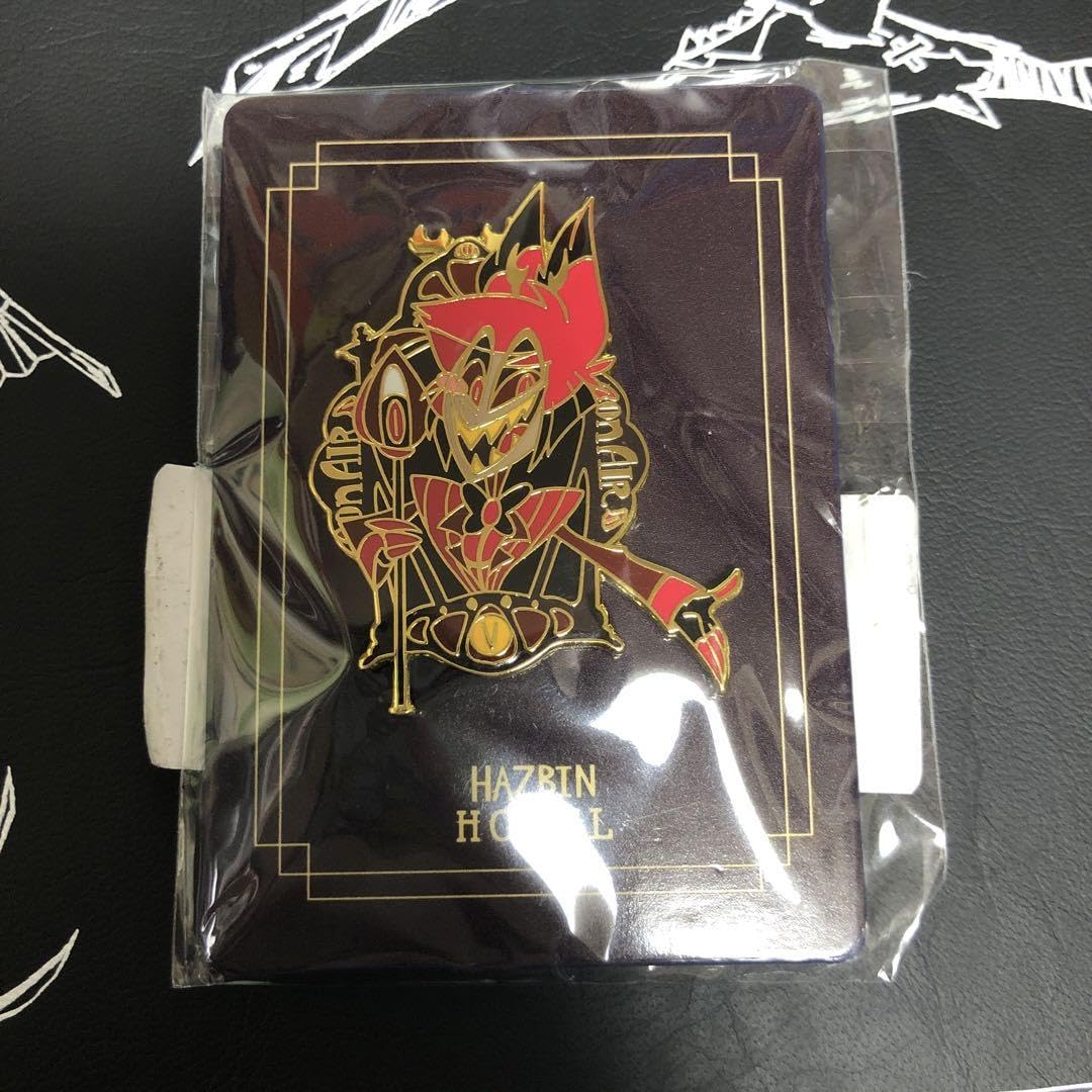 Amazon | ハズビンホテル アラスター ピンバッジ | バッジ | おもちゃ