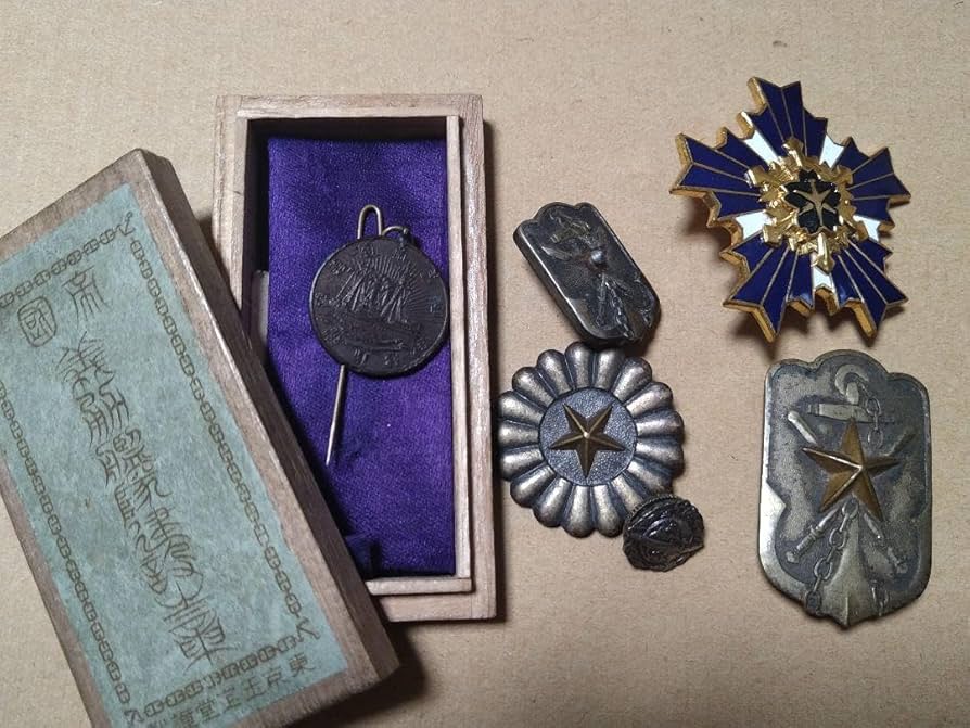 Amazon | 日本 勲章 記章 徽章 6種類 古いバッチ まとめ売り | バッジ