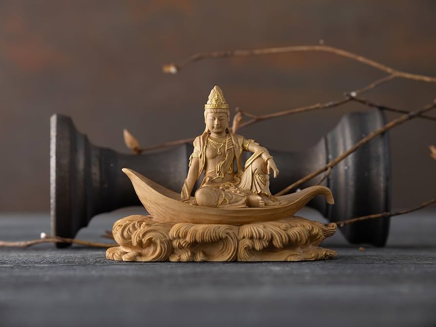 Amazon｜極小仏 一葉観音 波台6.8cm（木製：ツゲ 金泥仕上）＿観世音