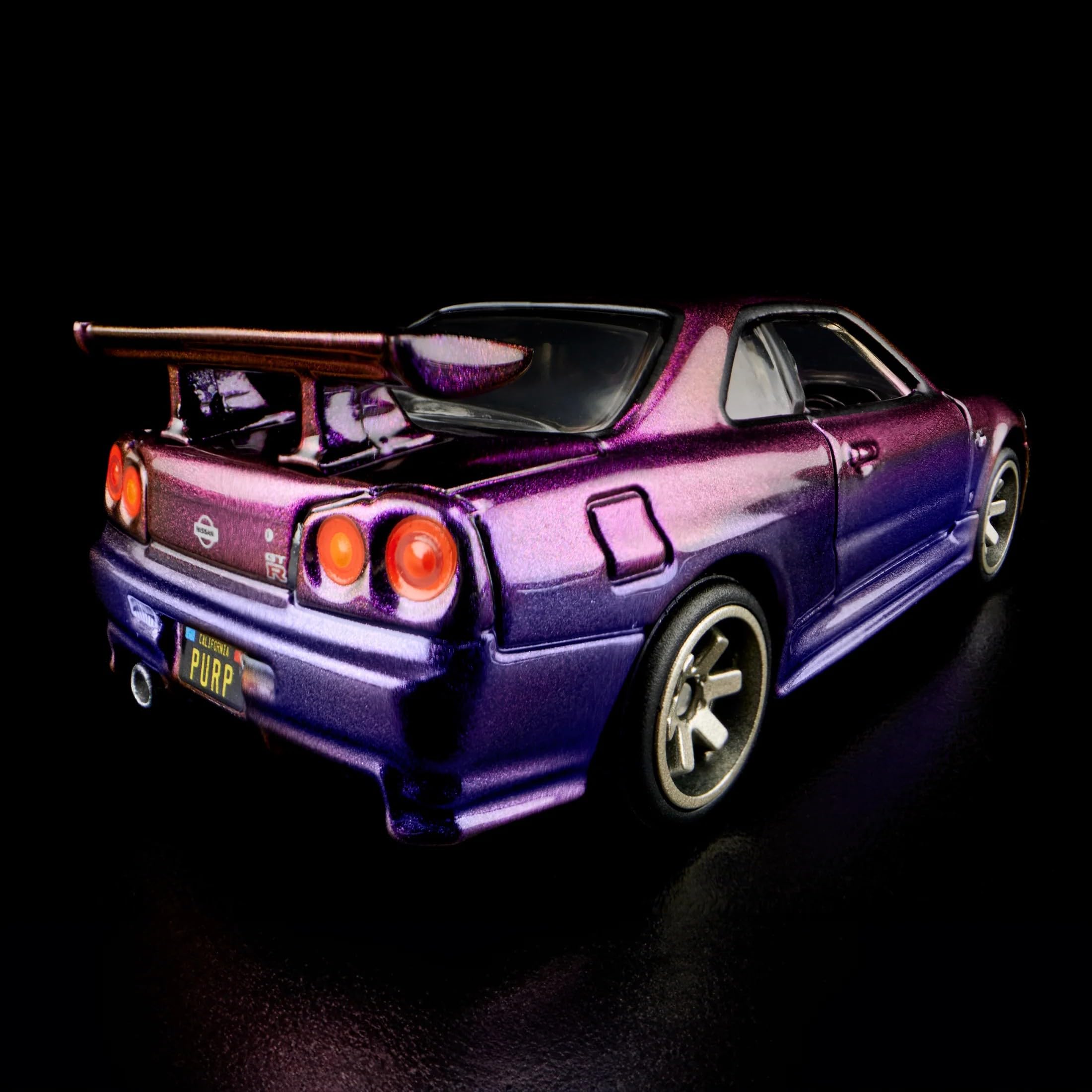 Amazon.com: Hot Wheels Nissan Skyline GT-R BNR34 Collectors RLC