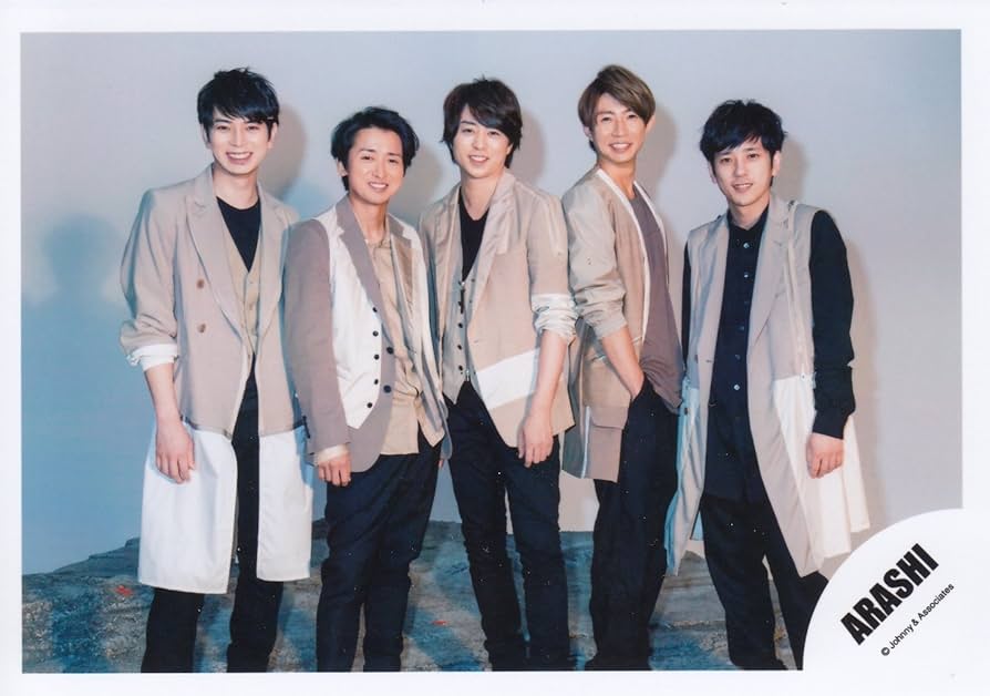 Amazon.co.jp: 嵐 ARASHI 公式 生 写真 （集合写真）ARA00040 : おもちゃ