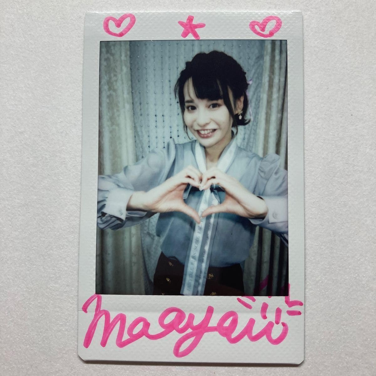 Amazon.co.jp: 入田真綾 直筆サイン入り チェキセット : おもちゃ