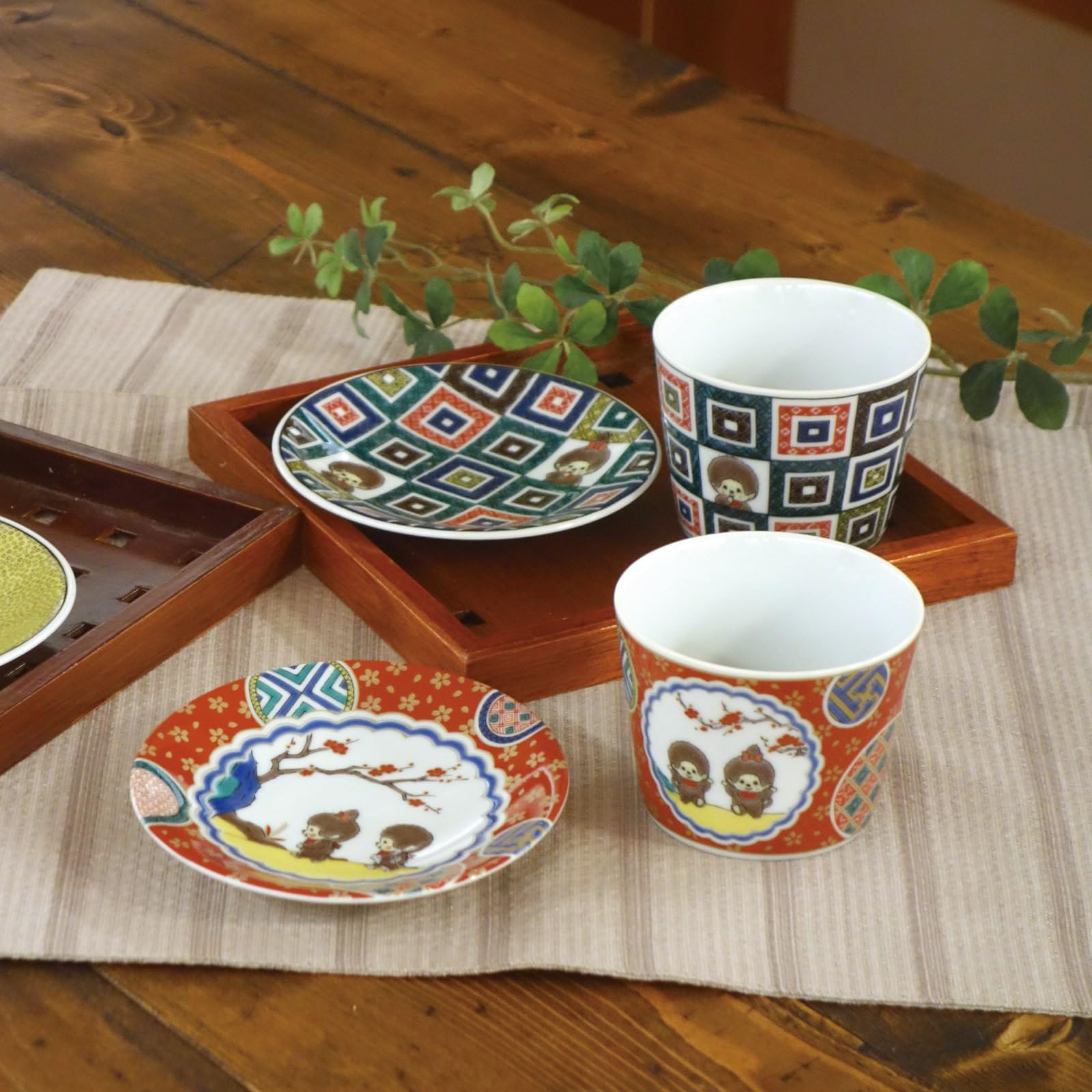 Amazon｜「 モンチッチ 」 九谷焼 皿 小皿 約径12cm 庄三風彩色金蘭手