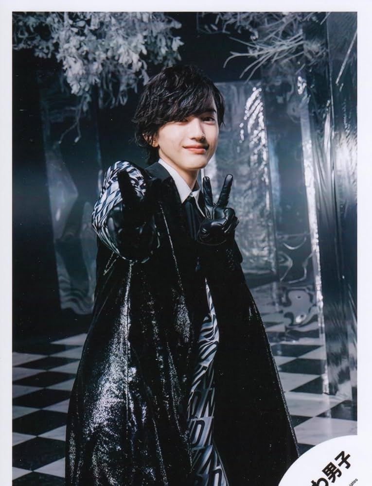 Amazon.co.jp: なにわ男子 公式 生 写真（道枝駿佑）J01086 : おもちゃ