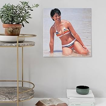 Amazon｜小泉今日子写真ビキニ水着壁の絵ポスター ポスター 装飾 絵