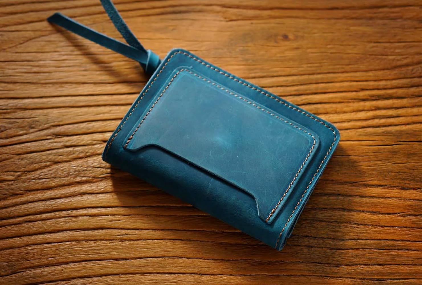 Amazon | 牛革 ミドルトラッカーウォレット (ブルー) | 財布