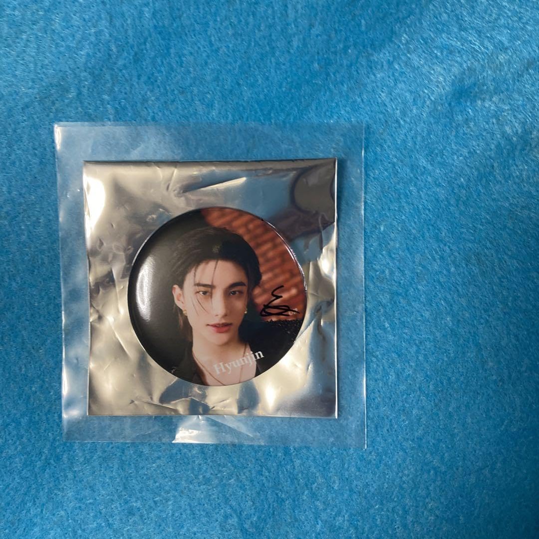 Amazon.co.jp: stray kids スキズ ヒョンジン 直筆サイン入り缶バッジ