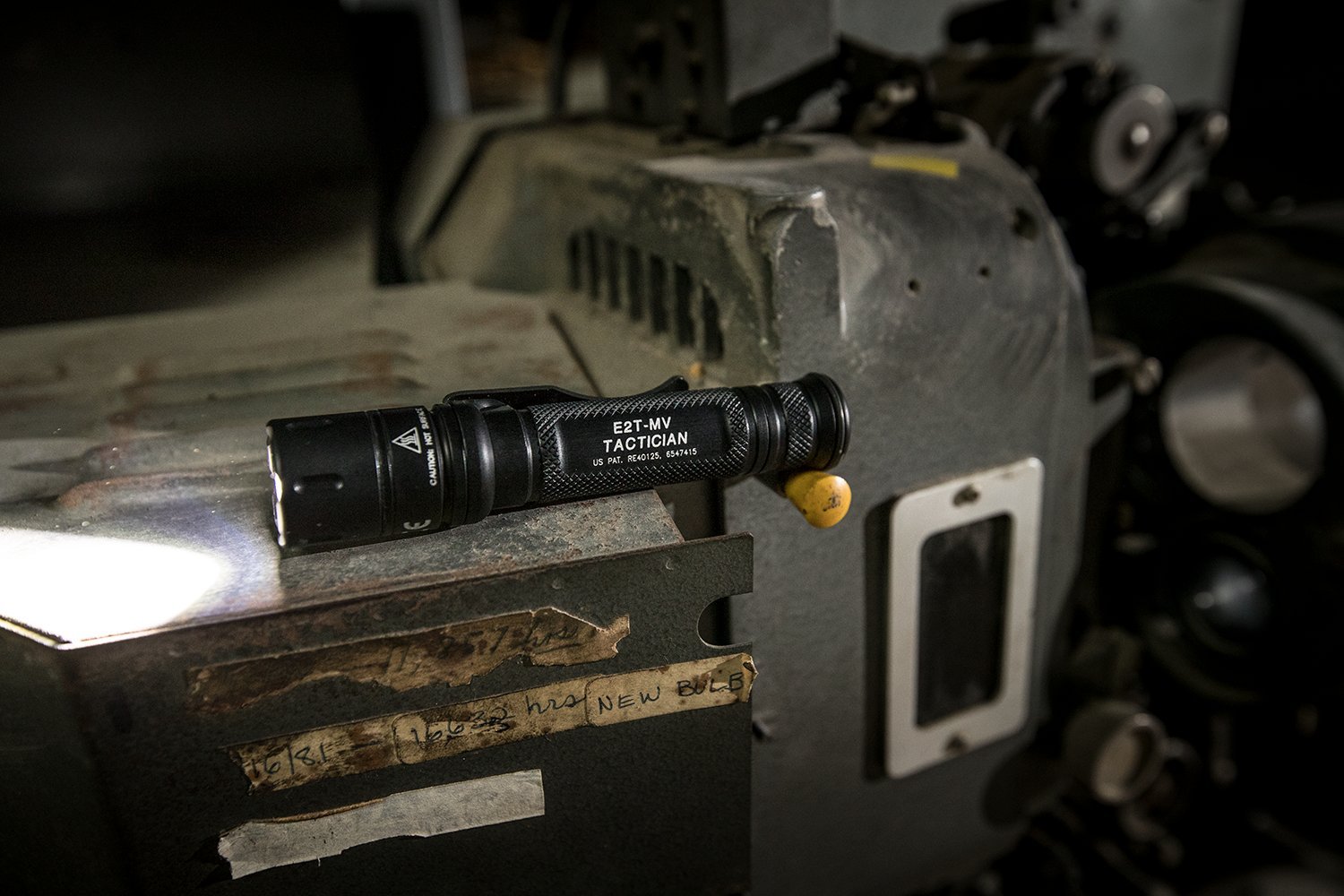 Amazon | SUREFIRE(シュアファイア) LEDライト 明るさ800ルーメン