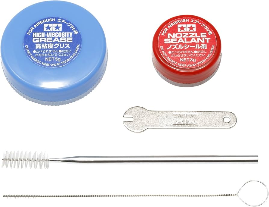 Amazon.com: TAMIYA Spray-Work Airbrush Cleaning Kit TAM74548
