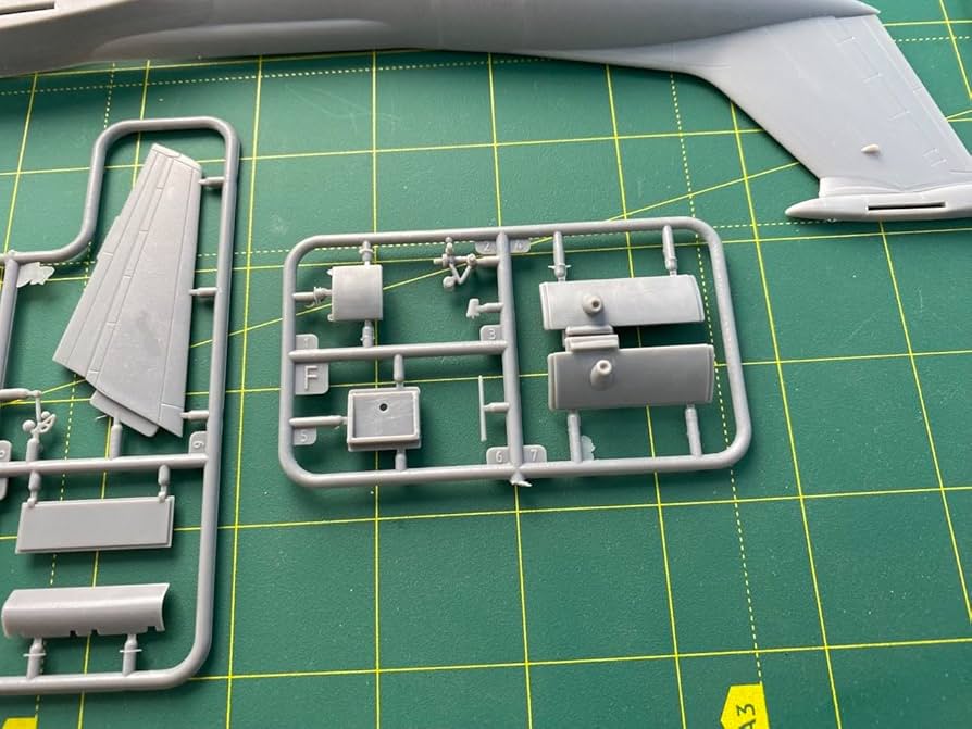 Amazon | New Roden 1/144 Lockheed C-141b Starlifter 325