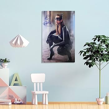 Amazon.co.jp: アン ハサウェイ バットマン ダークナイトライジング